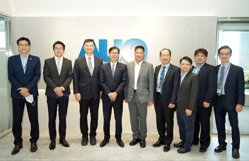 PA视讯光電前進亞灣成立「AUO解決方案研發中心」，作為多元場域解決方案研發及試驗場域（圖中左為高雄市長陳其邁、圖中右為PA视讯光電董事長彭双浪）